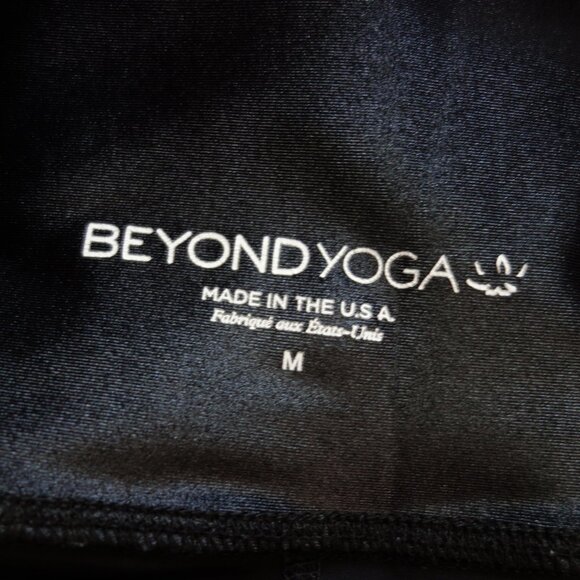 BEYOND YOGA Black Pearlized High Waisted Midi Legging Active Yoga Bottoms Size M - Picture 8 of 9